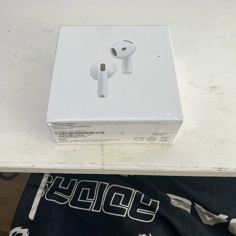 Apple AirPods 4th Gen - Sleek White - Picture 6 of 7